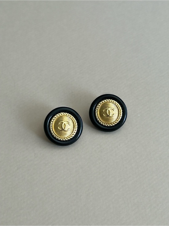 Chanel. Jewelry - Chanel earrings